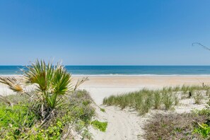 Beach nearby, sun-loungers, beach towels