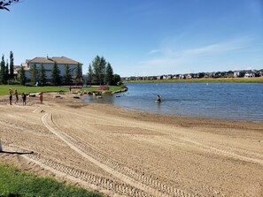 Plage à proximité, chaises longues