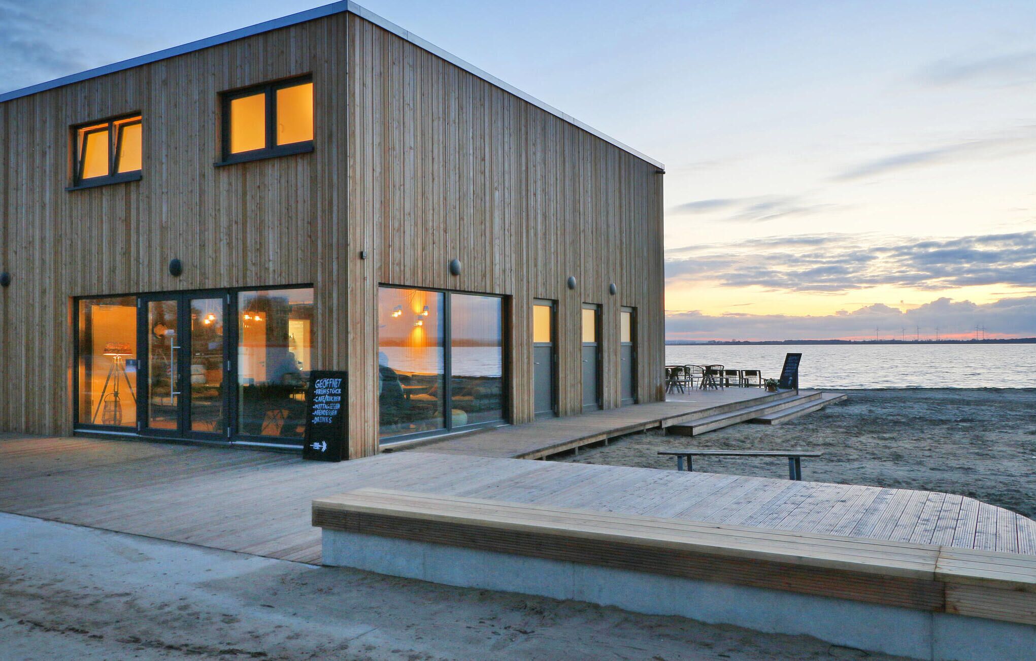 المنطقة المحيطة بالمنشأة