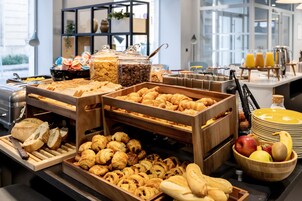 Daily continental breakfast (EUR 14.50 per person)