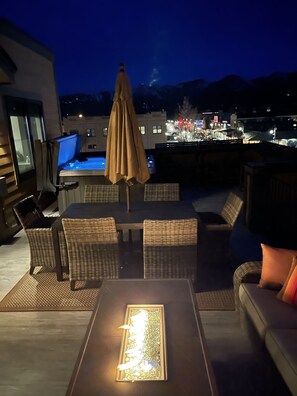 Outdoor dining - Luxury Whitefish Penthouse w/Hot Tub on Central Ave (Whitefish)