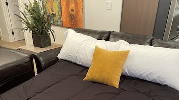 2 室のベッドルーム、アイロン / アイロン台、WiFi (無料)、ベッドシーツ