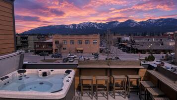#1 Condo in Whitefish - Hot tub, bar, fire pit, dining, grill, views for miles