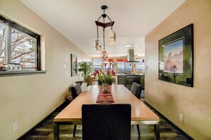 Dining - Relaxing, comfortable home for entertaining or enjoying the view (Rio Rancho)