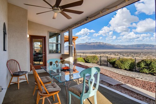 Relaxing, comfortable home for entertaining or enjoying the view