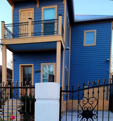 Gorgeous Modern 4 Bdrm/4 Bath-Gated Pool- Worthy of Your Beads! Walk to Quarter
