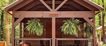Pops Lookout Mountain Luxury Tiny Cabin with Spa