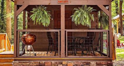 Pops Lookout Mountain Luxury Tiny Cabin with Spa