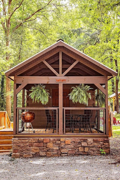 Pops Lookout Mountain Luxury Tiny Cabin with Spa