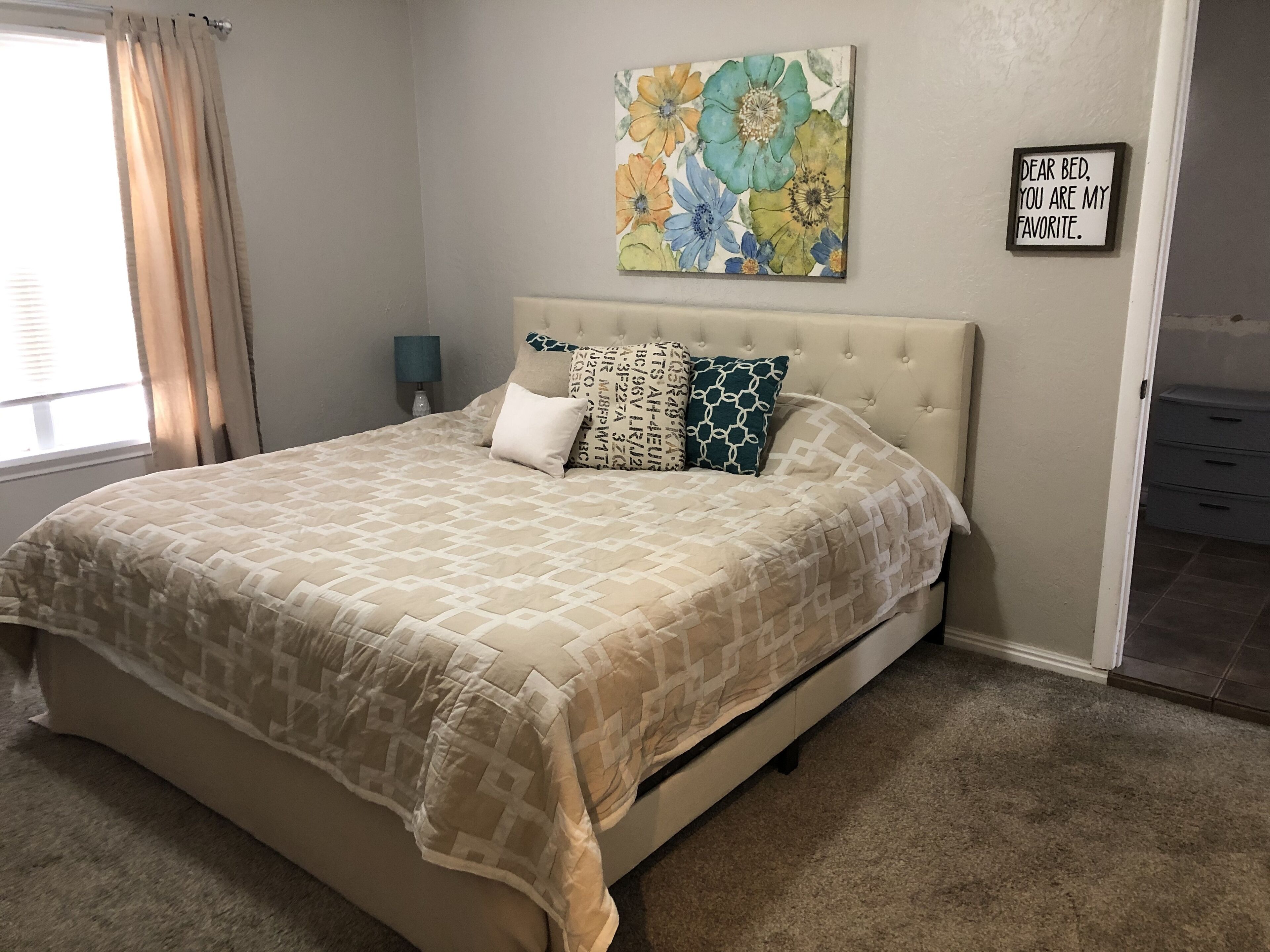 4 間睡房、書桌、熨斗/熨衫板、可攜式嬰兒床