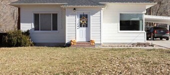 Mystic Manor Monroe 4 Bed Farm House- 10 min walk to Hot springs