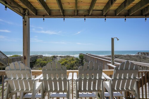 Oceanfront, Steps to the beach, Gorgeous views, Pet Friendly, Linens Inc!😎 