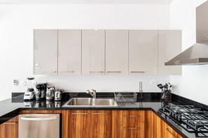 Fridge, microwave, oven, stovetop - Retreat into Exotic Paradise in Riviera Maya, 15 minute walk to beach (residencial El Cielo, Solaridad)