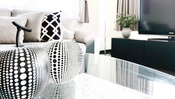 Executive Suite with Balcony 901, Non Smoking | Living area | 42-inch flat-screen TV with digital channels, TV