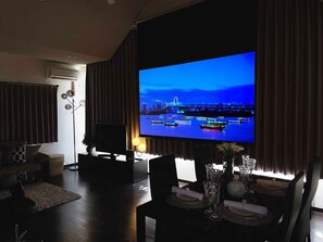 Căn hộ Executive, không hút thuốc (with Balcony, 901) | Khu phòng khách | TV màn hình phẳng 42-inch có truyền hình kỹ thuật số, TV 