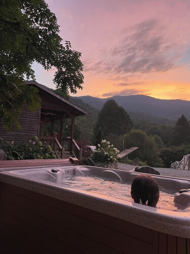 Farm Life! The Rosemary Cabin at Bluff Mountain Nursery