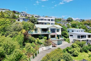 Exterior - Harbour View - Three - Nelson Waterfront Apartment (Nelson)