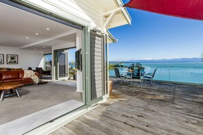 Property grounds - Harbour View - Three - Nelson Waterfront Apartment (Nelson)