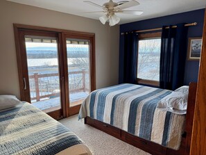 3 bedrooms, iron/ironing board, free WiFi, bed sheets - Farm Island Missouri River Views (Pierre)