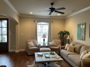Smart TV - 3 bdr & 3.5 baths condo off S. Lamar and minutes from The Square and Ole Miss! (Oxford)