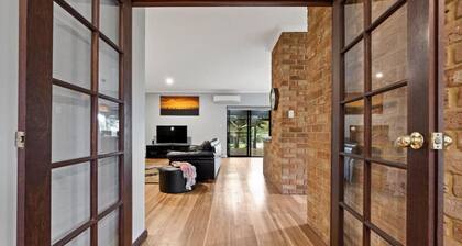 Hermitage House | 2 Mins To Town | Family Friendly