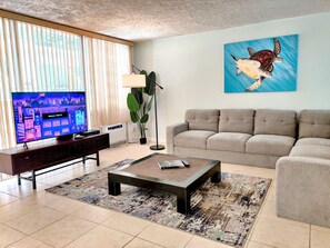 Smart TV, streaming services - Stunning! Diamond Head Oceanfront Lanai Condo - Sleeps 5 (Honolulu)