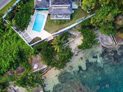 Bougan Blu -  Beach front cottage , Port Maria , St. Mary