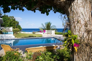 Outdoor pool - Bougan Blu -  Beach front cottage , Port Maria , St. Mary (Port Maria)