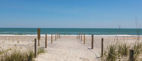 Beach nearby, sun loungers, beach towels