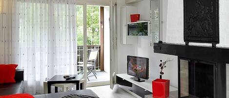 Televisie en een open haard