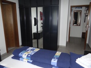 2 bedrooms, free Internet