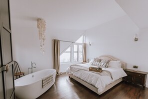 5 soverom, skrivebord, strykejern/-brett og wi-fi (inkludert)