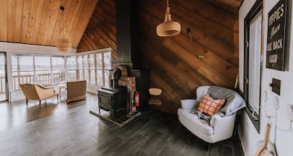 Beautiful Cabin on the Water
