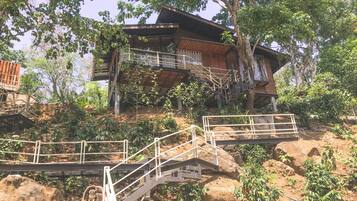 Deluxe Cabin | Terrace/patio