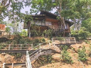 Deluxe Cabin | Terrace/patio - Goodvibes Cabins Chiang Mai (Doi Saket)