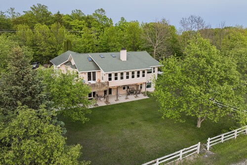 Great location! 5 BR 3 BA between Fish Creek and Ephraim, WI