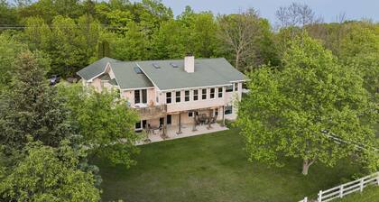 Great location! 5 BR 3 BA between Fish Creek and Ephraim, WI
