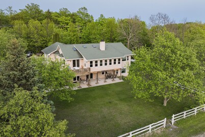 Great location! 5 BR 3 BA between Fish Creek and Ephraim, WI