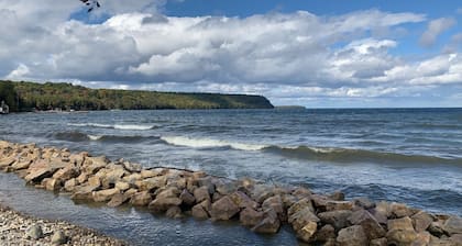 Great location! 5 BR 3 BA between Fish Creek and Ephraim, WI