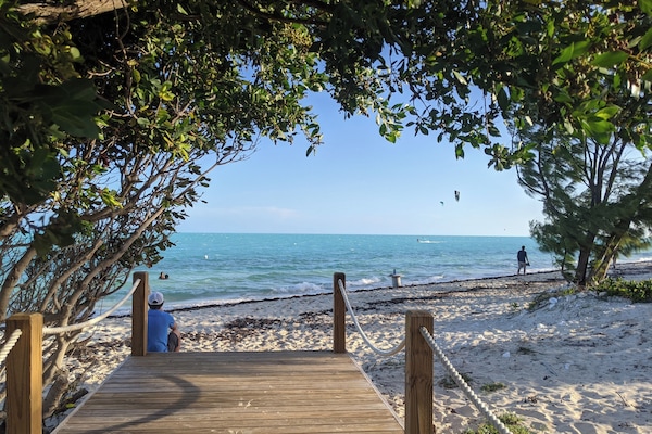 In Strandnähe, Liegestühle, Strandtücher