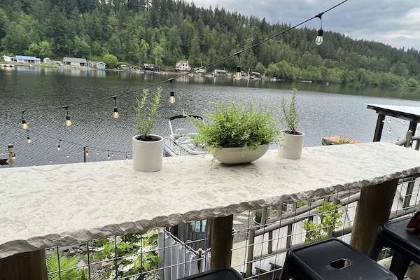 Beautiful lake view bar area