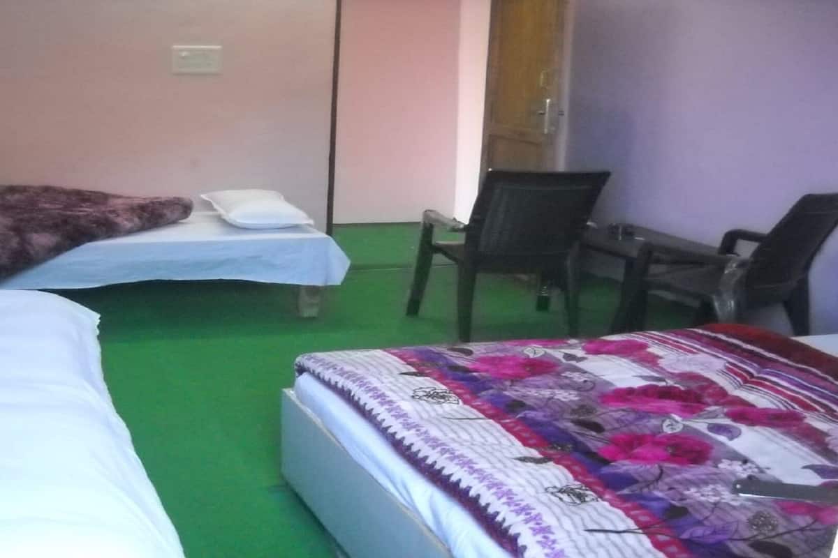 Family Room | 10 bedrooms, free WiFi