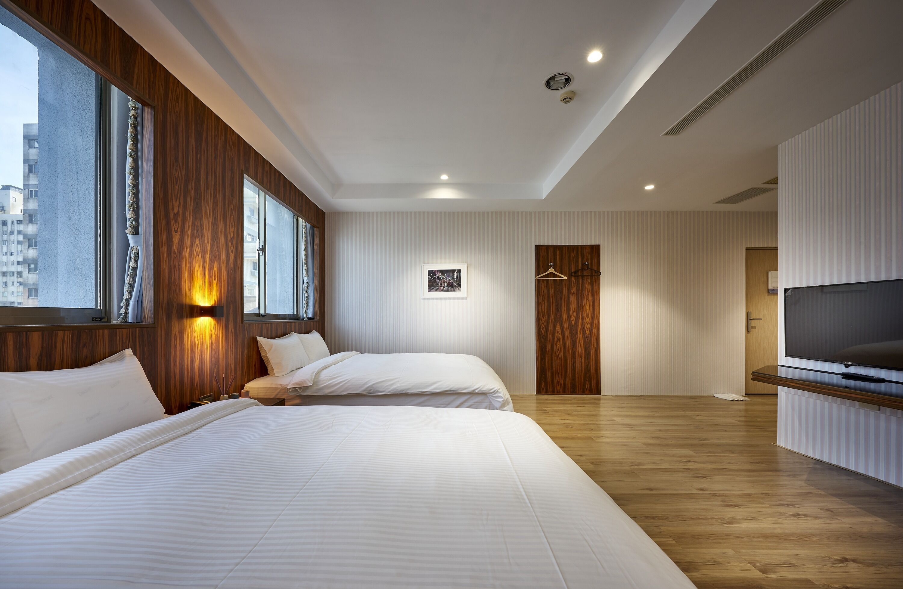 comfort quadruple room | minibar, desk, laptop workspace, blackout curtains