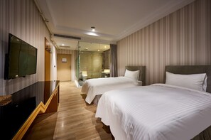 Standard Twin Room | Minibar, desk, laptop workspace, blackout curtains - Oursea Hotel (Taichung)