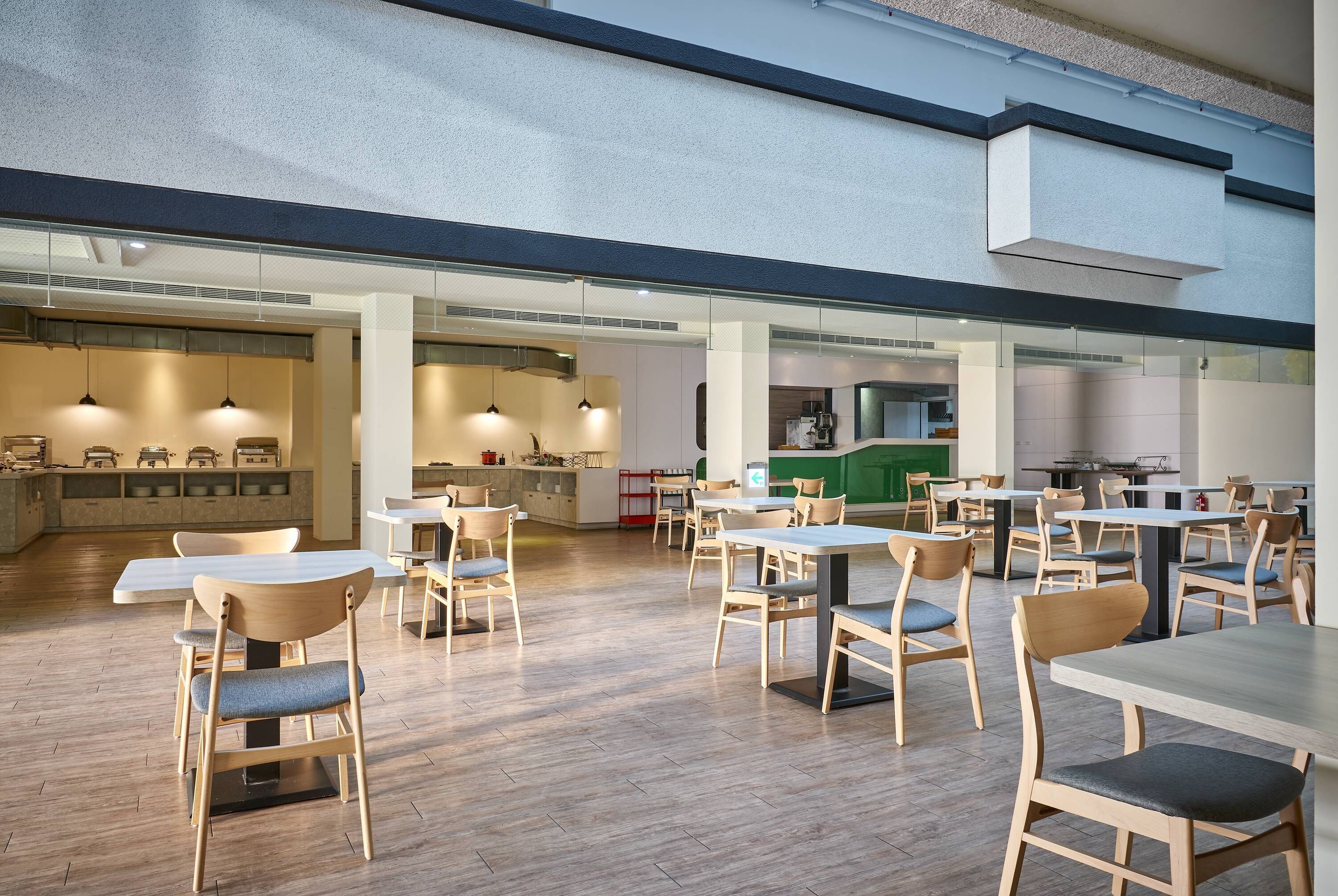 free daily self-service breakfast