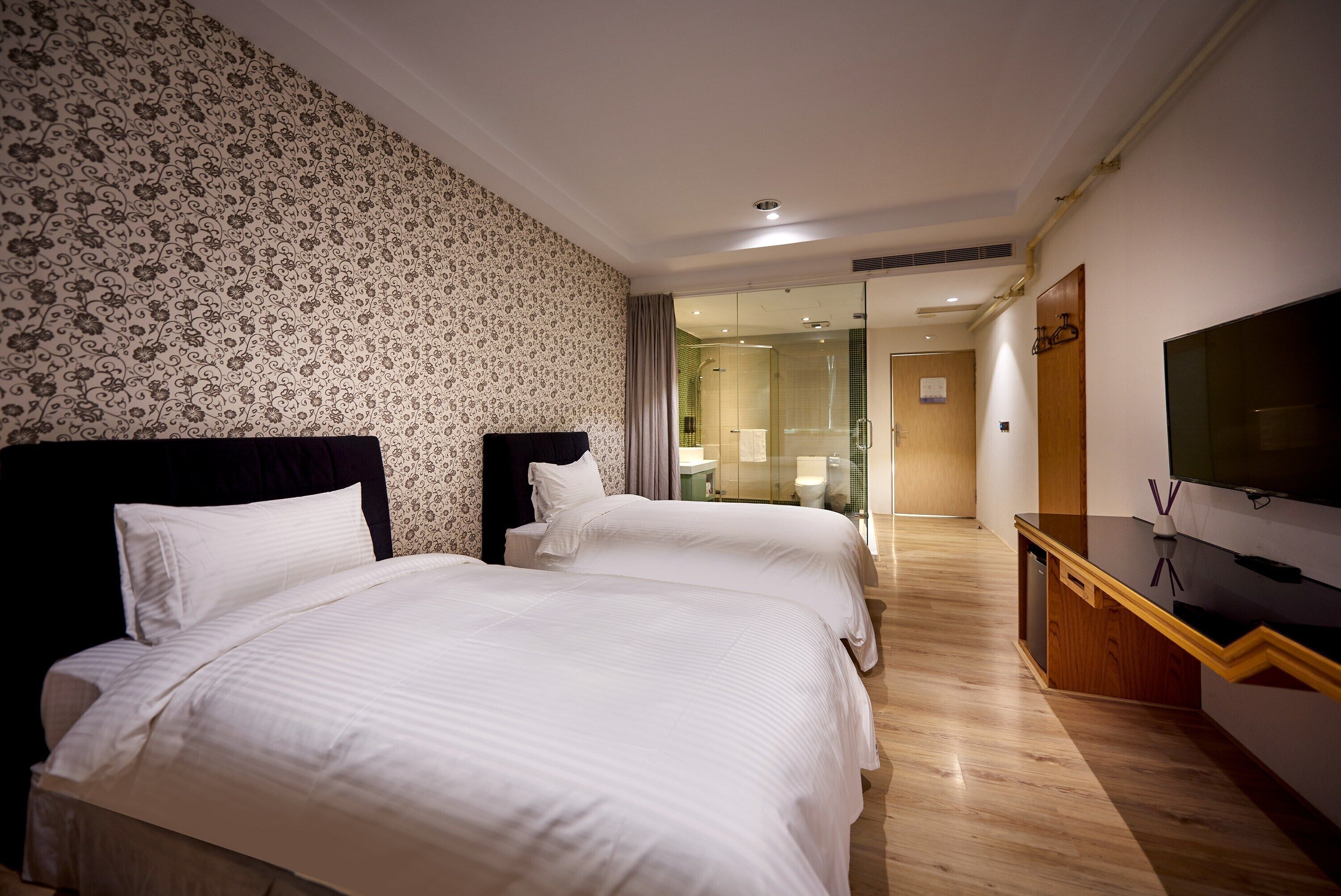 standard twin room | minibar, desk, laptop workspace, blackout curtains