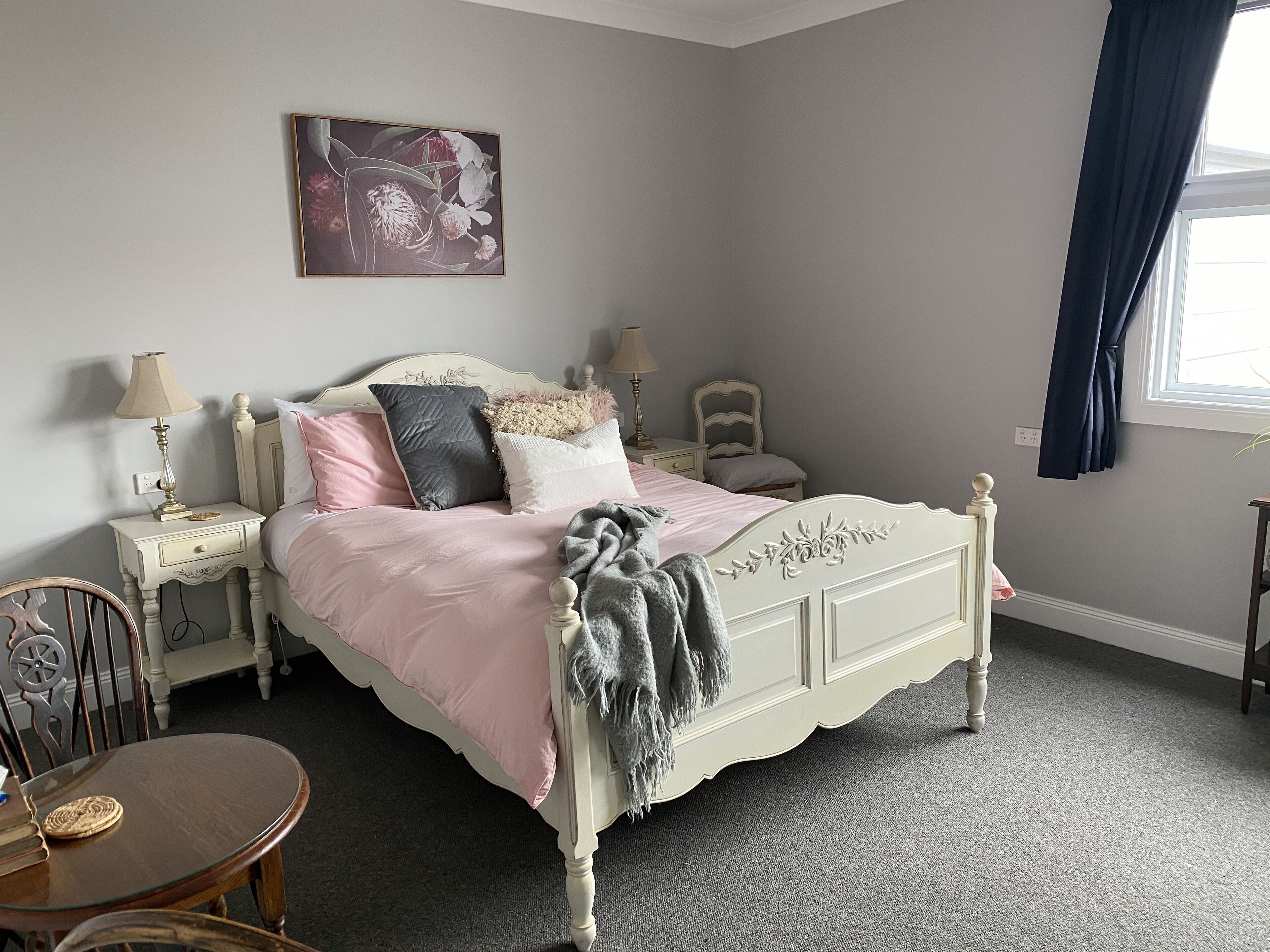 Queen suite with breakfast — image 8