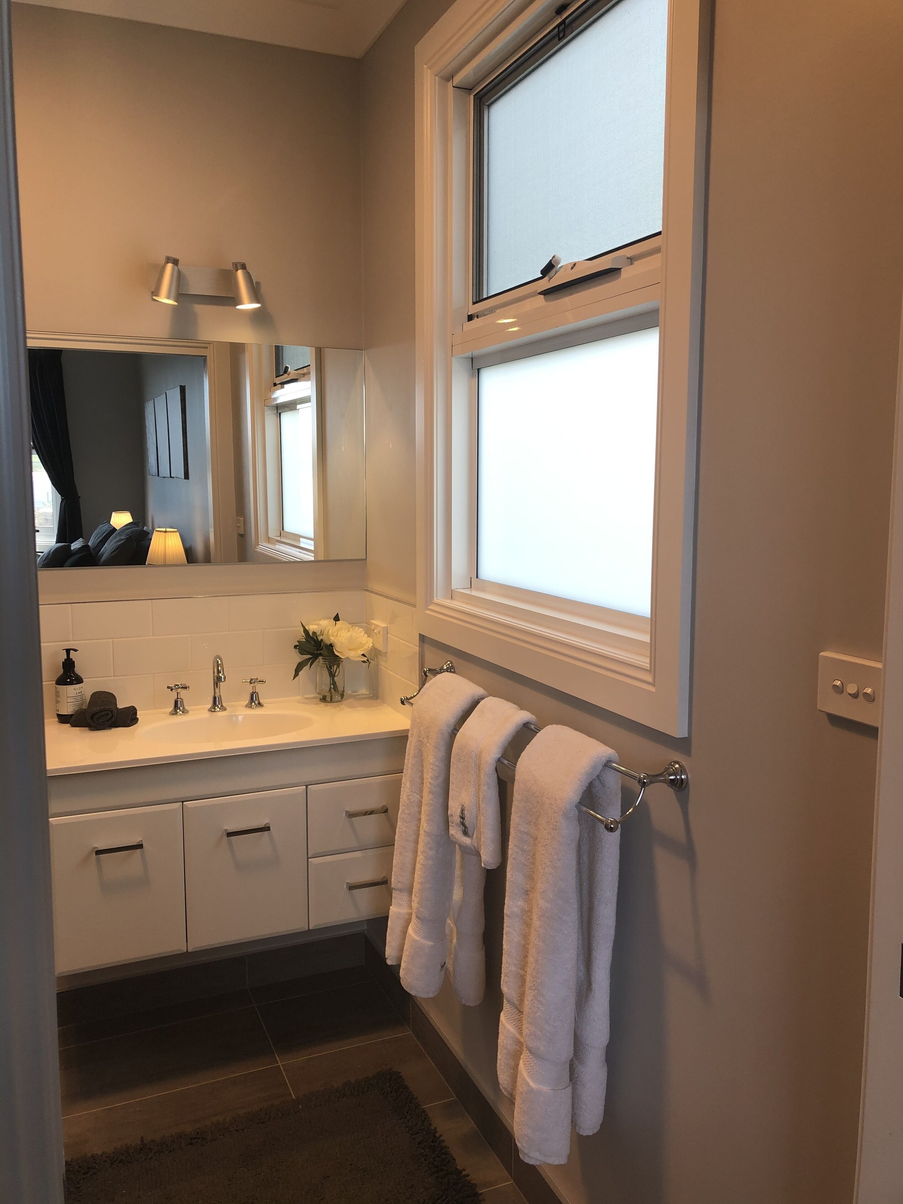 Queen suite with breakfast — image 6