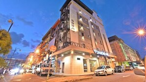A multi-story hotel with a ground-level restaurant and a visible fire escape. - Diamond Inn (Kota Kinabalu)