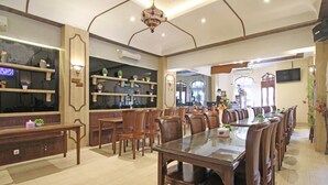 Dining - Reddoorz Premium At The Garden Suites Solo (Surakarta)